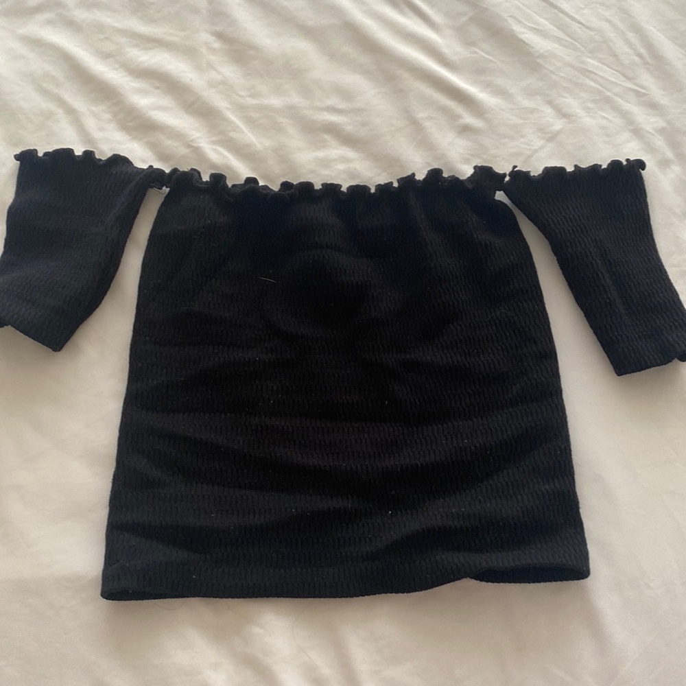 Off the shoulder scalloped black t shirt